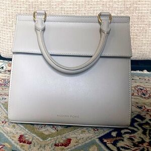 Perfect lunch tote that looks like a classy purse 👛